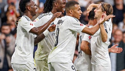 西甲榜首易主，巴萨退居第2，足坛第1人26场20球，2-1逆转！